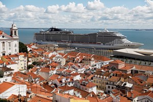 Passageiro aéreo e marítimo sem teste negativo à covid arrisca coima de 300 a 800 euros
