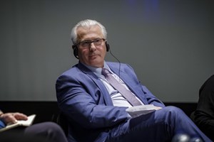 Espanha: Juíz Baltasar Garzón internado com covid-19