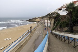 Covid-19: Mafra e Lourinhã interditam estacionamentos e acessos das praias