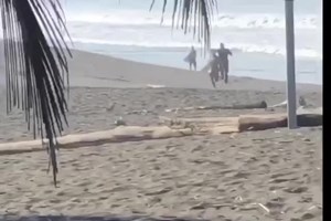 Covid-19: Polícia da Costa Rica afasta surfistas do mar ao tiro