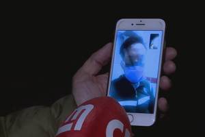 Homem fechado em casa de banho devido ao coronavírus espera por ambulância há quatro horas