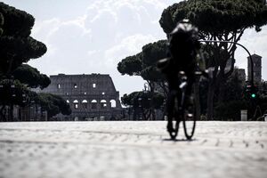 Itália: Bandeiras a meia haste e um minuto de silêncio para homenagear vítimas da covid-19 coronavirus
