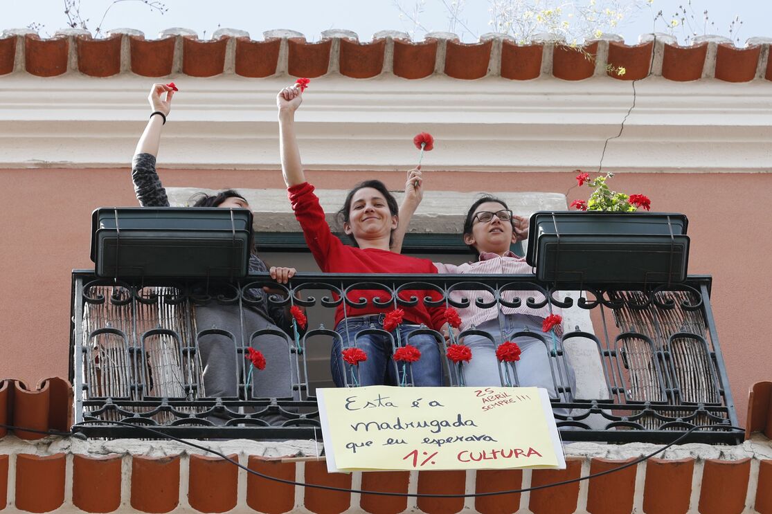 25 abril revolução cantou-se à janela