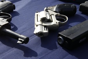 Dois feridos graves e dois ligeiros em agressão com arma de fogo em Seia