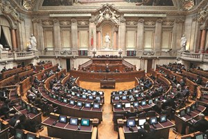Parlamento vai ouvir PGR sobre vigilância a jornalistas no caso e-toupeira