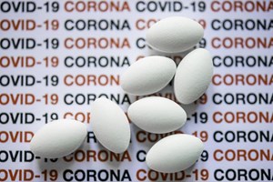 Medicamentos são nova esperança, mas não substituem vacinas