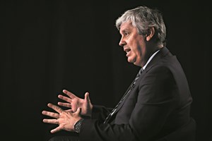Centeno não exclui eurobonds e descarta austeridade para responder à crise