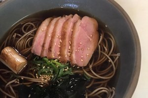 Uma aula de cozinha japonesa e um jantar dentro de uma caixa