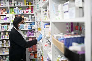 Covid-19: Uso de máscaras nas lojas vai ser obrigatório em Inglaterra