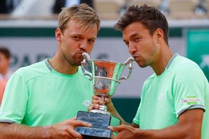 Coronavírus: campeão de Roland Garros está a trabalhar em supermercado