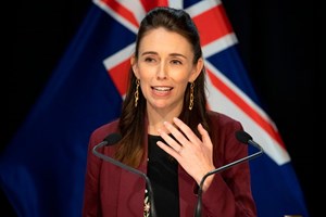 Jacinda Ardern diz que não se afasta por insultos sexistas