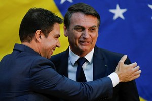 'E daí?' Bolsonaro nomeia amigo da família para chefiar a Polícia Militar