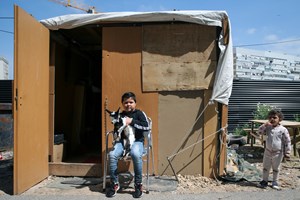 Famílias vivem acampadas na rua à espera de casas em Lisboa