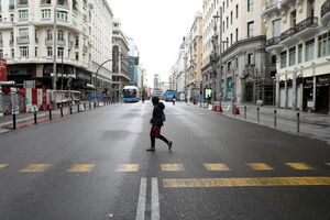 Ruas de Madrid desertas durante pandemia de coronavírus