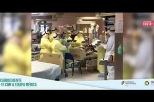 No Hospital dos Covões, em Coimbra, e em tempo de combate à pandemia COVID-19, os aniversários também são celebrados. Bem haja aos profissionais que l.mp4