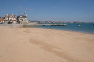 praia cascais vazia 