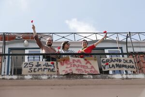25 abril revolução cantou-se à janela