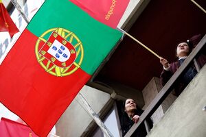 25 abril revolução cantou-se à janela