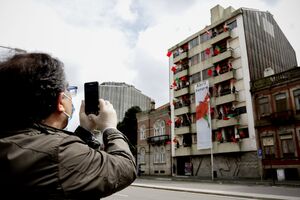 25 abril revolução cantou-se à janela