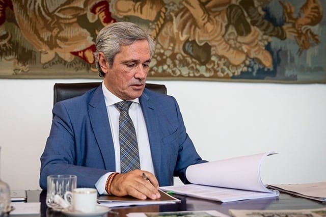 Covid-19: Presidente do parlamento da Madeira diz que situação começa a  ser dramática - Portugal - SÁBADO