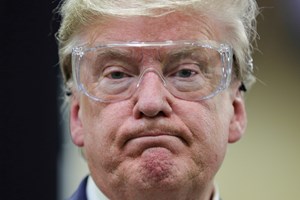 Trump diz que pandemia de coronavírus nos EUA 'é pior que Pearl Harbor ou 11 de Setembro'