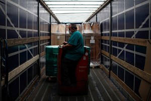 Camião que partiu de Portugal com 200 mil máscaras assaltado em Espanha