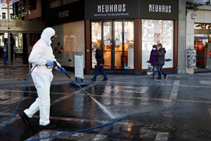 Covid-19: Milhões voltam hoje a sair à rua em vários países