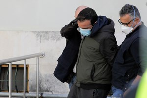 Pai e madrasta da Valentina contam versões contraditórias em tribunal