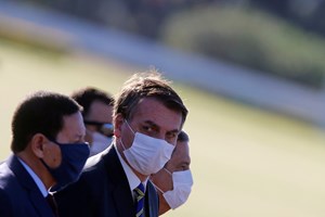 Jornais brasileiros suspendem cobertura junto à residência de Bolsonaro