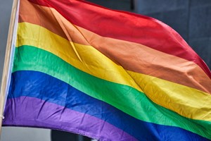 Rússia proíbe ativismo LGBTI+ por extremismo