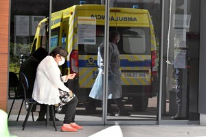 Visitas nos hospitais da Madeira suspensas por mais 10 dias