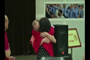 China: Filho reencontra pais 32 anos após desaparecimento