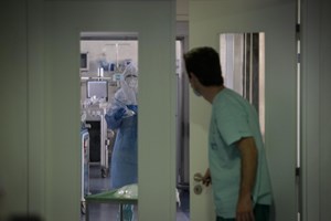 Covid-19. Mais de uma centena de enfermeiros vão reforçar cuidados intensivos