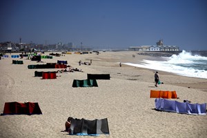 Covid-19: Praias da Póvoa de Varzim com mais gente mas ainda a adaptar-se ao distanciamento