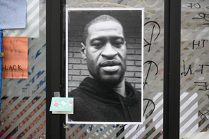 Polícia acusado da morte de George Floyd por asfixia vai a tribunal