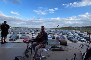 Mads Langer concerto drive in coronavirus dinamarca