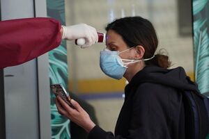 Covid-19: Milhões voltam a sair à rua em Itália