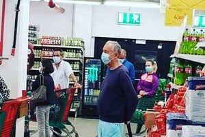 Marcelo foi às compras de máscara e calções