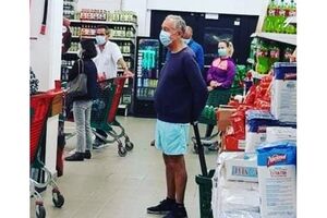 Marcelo Rebelo de Sousa vai às compras e Eduardo Madeira não resiste a fotografar