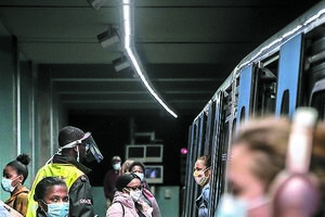 reabertura economia transportes metro covid virus mascaras protecao