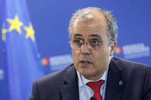 Limpeza de ambulâncias é “competência” de profissionais do INEM, diz presidente
