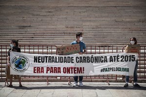 Estudantes detidas por protesto pelo clima ouvidas por juiz 