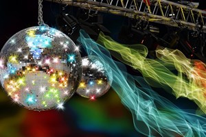 Associação Discotecas defende reabertura gradual dos espaços fechados há um ano