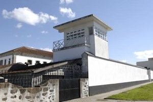 Reclusos da cadeia de Braga ameaçam processar o Estado por causa das refeições