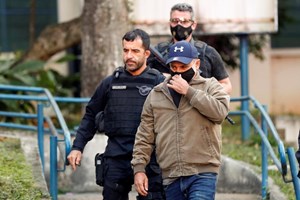 Bolsonaro critica aparato da detenção de ex-assessor do filho