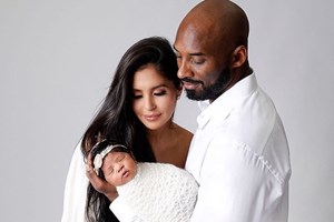 Mulher de Kobe Bryant partilha foto inédita com o marido no primeiro aniversário da filha mais nova