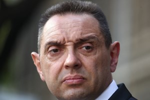 Covid-19: Ministro da Defesa da Sérvia com teste positivo mas sem sintomas