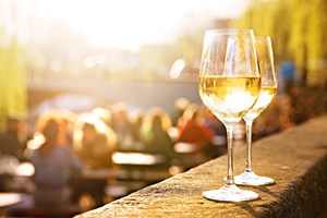 40 grandes vinhos nacionais para beber este verão