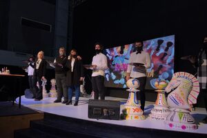 Pastores vestiram-se de empregados de bar e transformaram igreja num 'bar de culto'