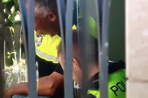 Agentes da Polícia Municipal foram filmados a beber em serviço